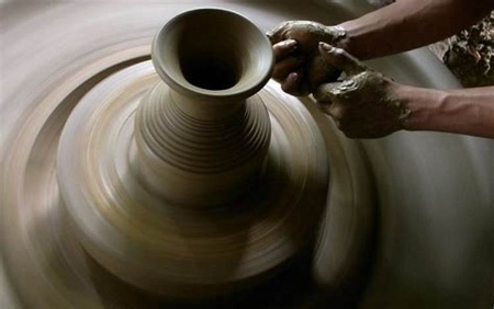 سفالگری و سرامیک‌سازی هنر زیبادستی در بندر انزلی
