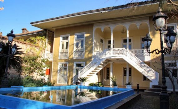 خانه ابریشمی رشت